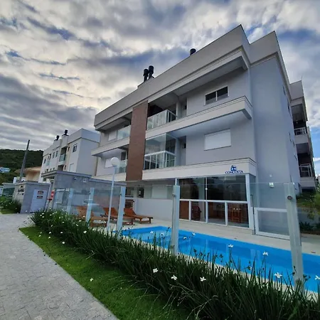 Apto na praia de Palmas, próximo ao mar, climatizado e com piscina Governador Celso Ramos Exterior foto